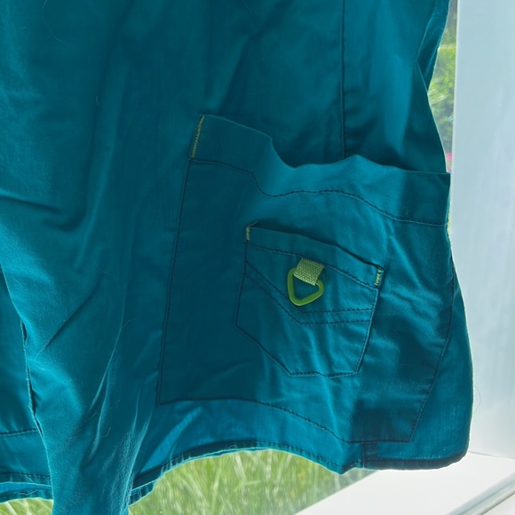 Blue scrub top - Picture 3 of 3